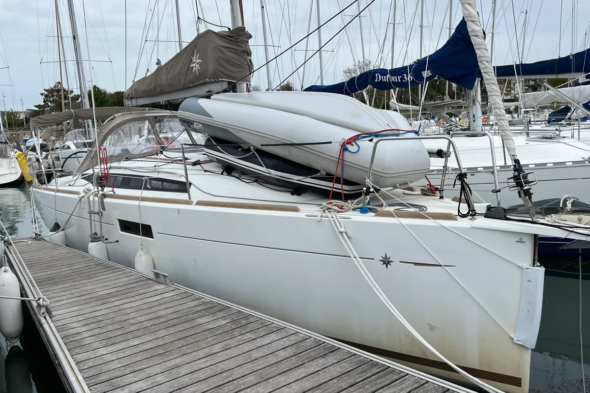 Exterior view of Kashmir, a Jeanneau Sun Odyssey 349 sailboat at Kerners, France