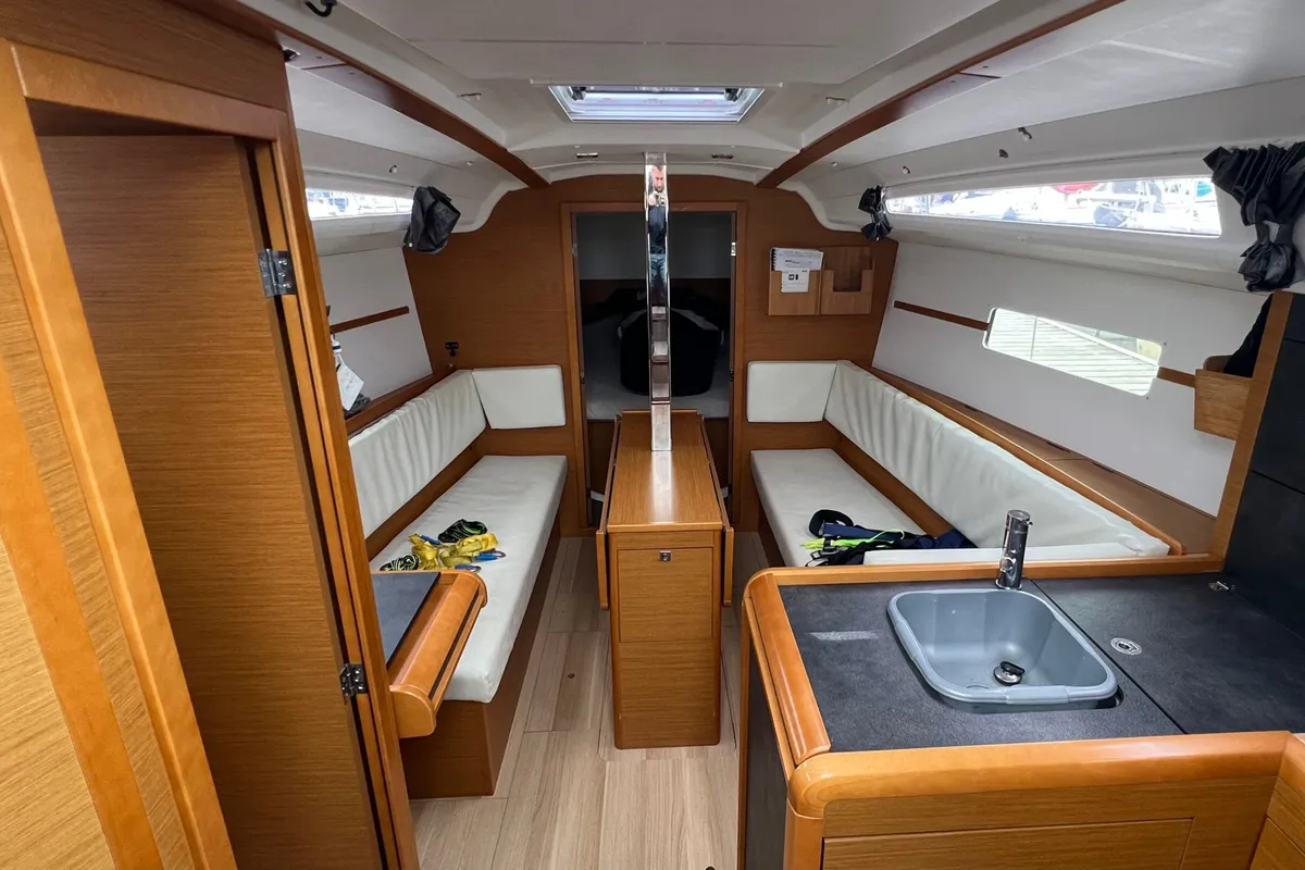Salon of Kashmir, a Jeanneau Sun Odyssey 349 sailboat at Kerners, France
