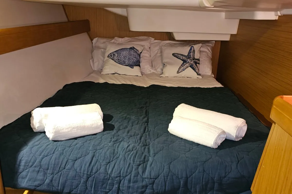 Cabin on Comfort, a Jeanneau Sun Odyssey 42 i sailboat at Athens, Marina Delta Kallithea, Greece