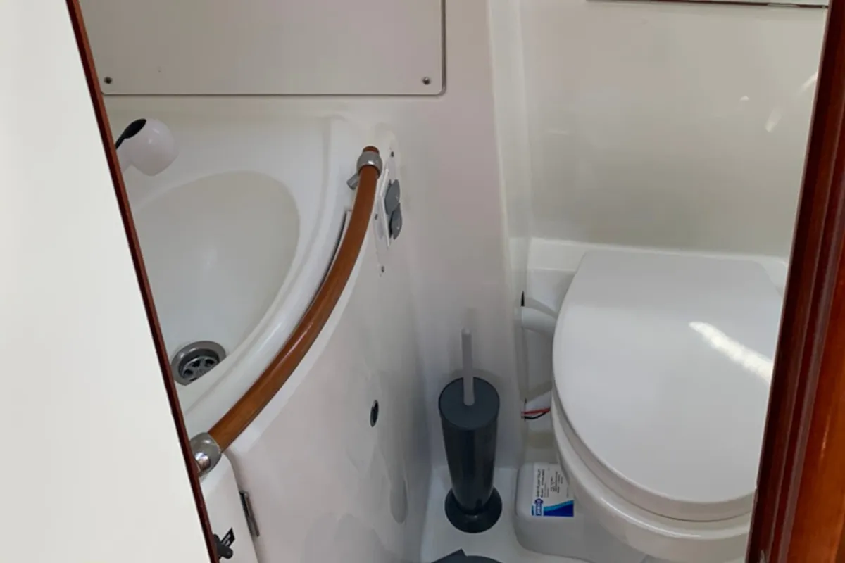 Salon of PANORAMA, a Beneteau Oceanis 343 sailboat at Skiathos, Greece