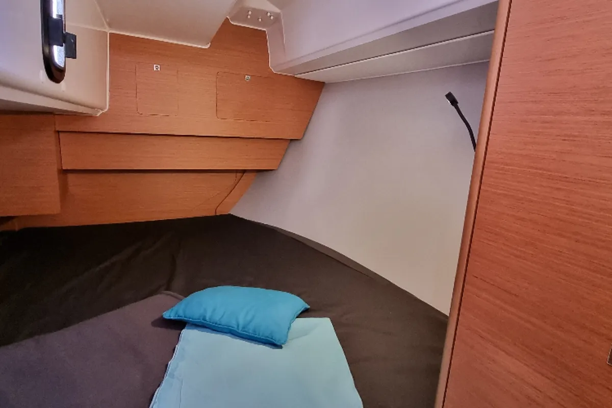 Cabin on Vasco, a Dufour 37 sailboat at Vallauris, France