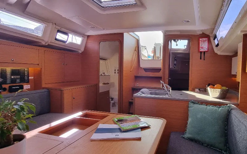 Salon of Vasco, a Dufour 37 sailboat at Vallauris, France