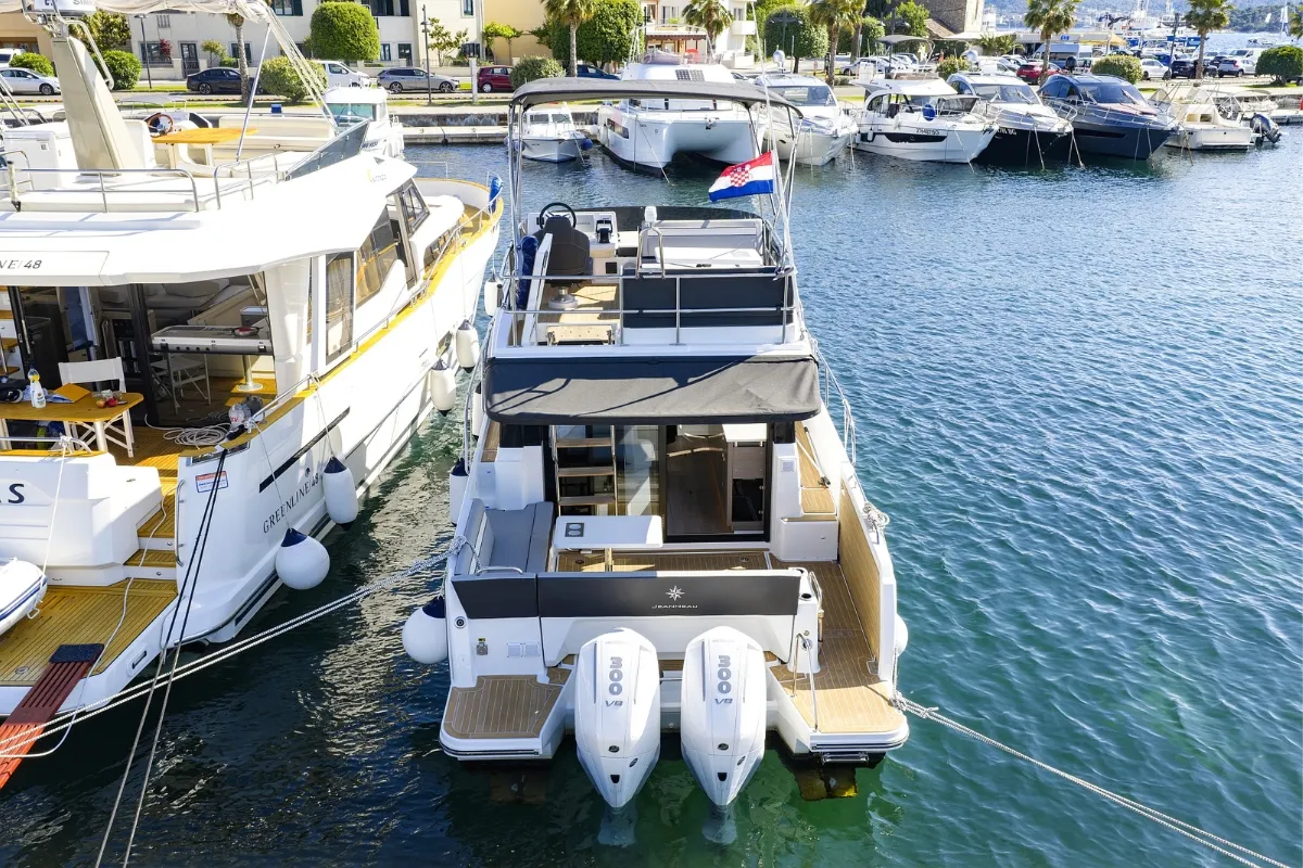 Lino, a Jeanneau Merry Fisher 1095 Fly Serie2 motorboat at Grad Biograd na Moru, Croatia