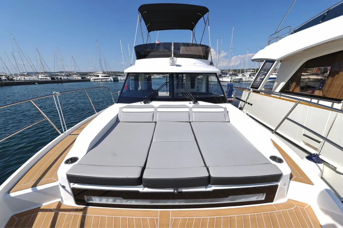Lino, a Jeanneau Merry Fisher 1095 Fly Serie2 motorboat at Grad Biograd na Moru, Croatia