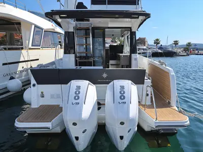Lino, a Jeanneau Merry Fisher 1095 Fly Serie2 motorboat at Grad Biograd na Moru, Croatia