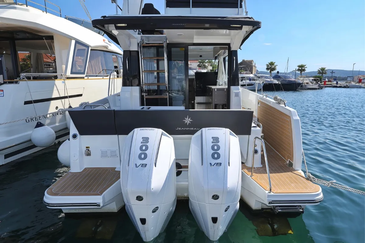 Lino, a Jeanneau Merry Fisher 1095 Fly Serie2 motorboat at Grad Biograd na Moru, Croatia