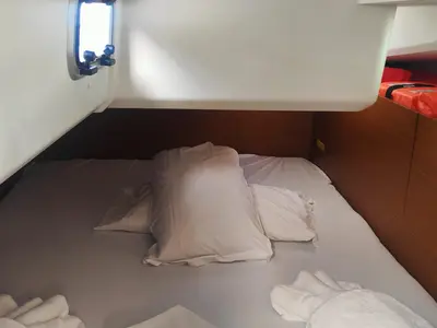 Cabin on Iddu, a Jeanneau Sun Odyssey 440 sailboat at Procida, Italy