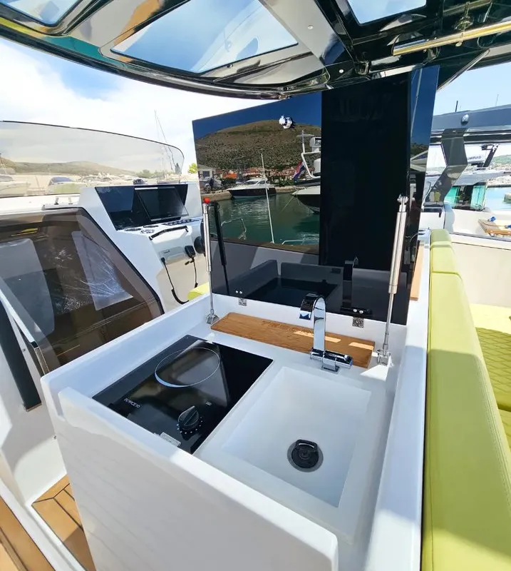 Cabin on Leo, a Tesoro T40 motorboat at Seget Donji, Croatia
