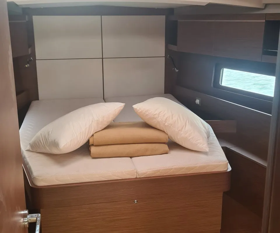 Cabin on Salina, a Beneteau Oceanis 46.1 Performance Line sailboat at Figari/Golfo Aranci, Italy
