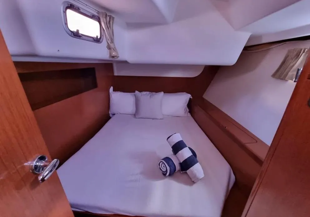 Cabin on Thidawaree, a Beneteau Oceanis 54 sailboat at Baan Salak Phet, Thailand