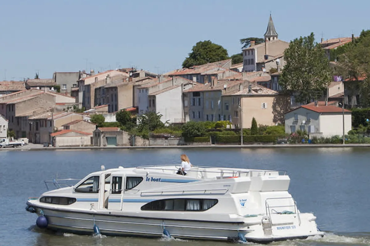 Exterior view of Magnifique, a Cygnet Magnifique motorboat at Branges, France