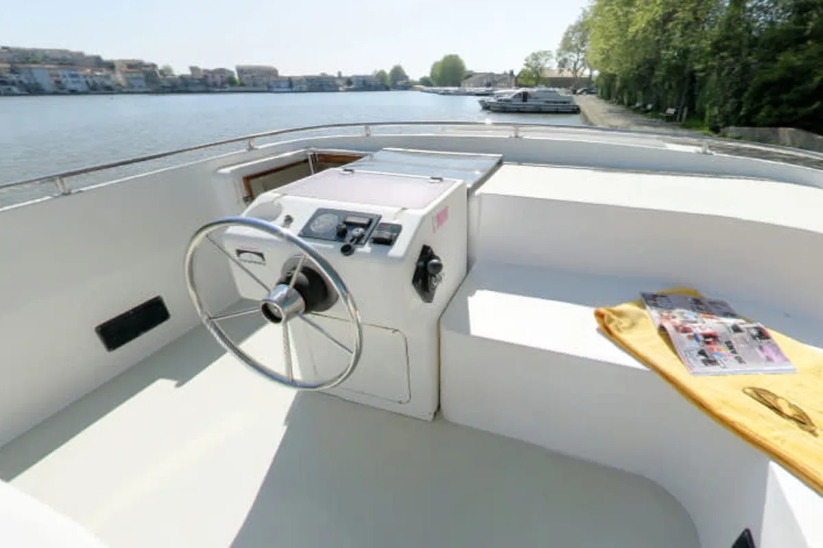Cockpit of Royal Classique - Comfort 3, a Cygnet Royal Classique motorboat at Castelnaudary, France