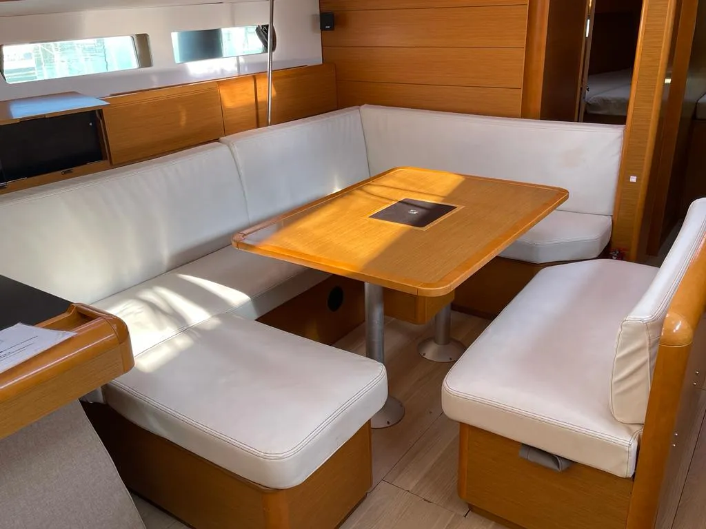 Salon of Tanqueray, a Jeanneau Sun Odyssey 479 sailboat at Capo d'Orlando, Italy