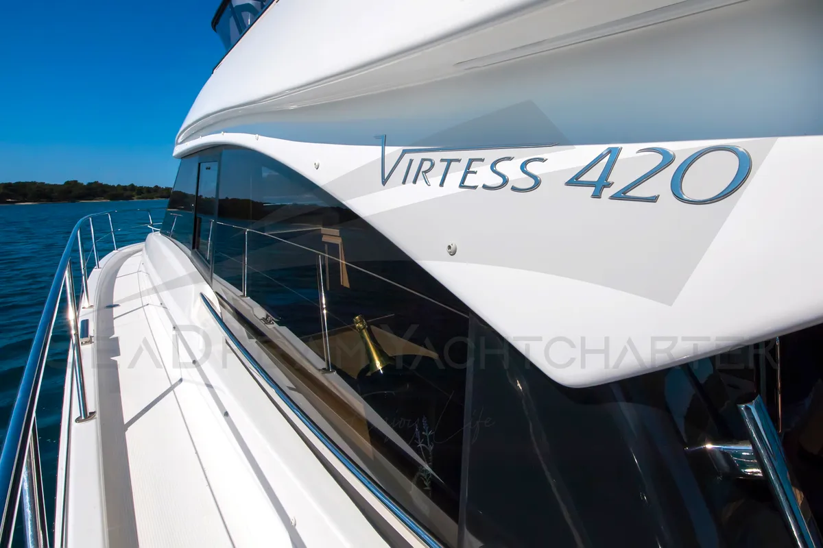 SUNSHINE, a Bavaria Virtess 420 Fly motorboat at Općina Sukošan, Croatia