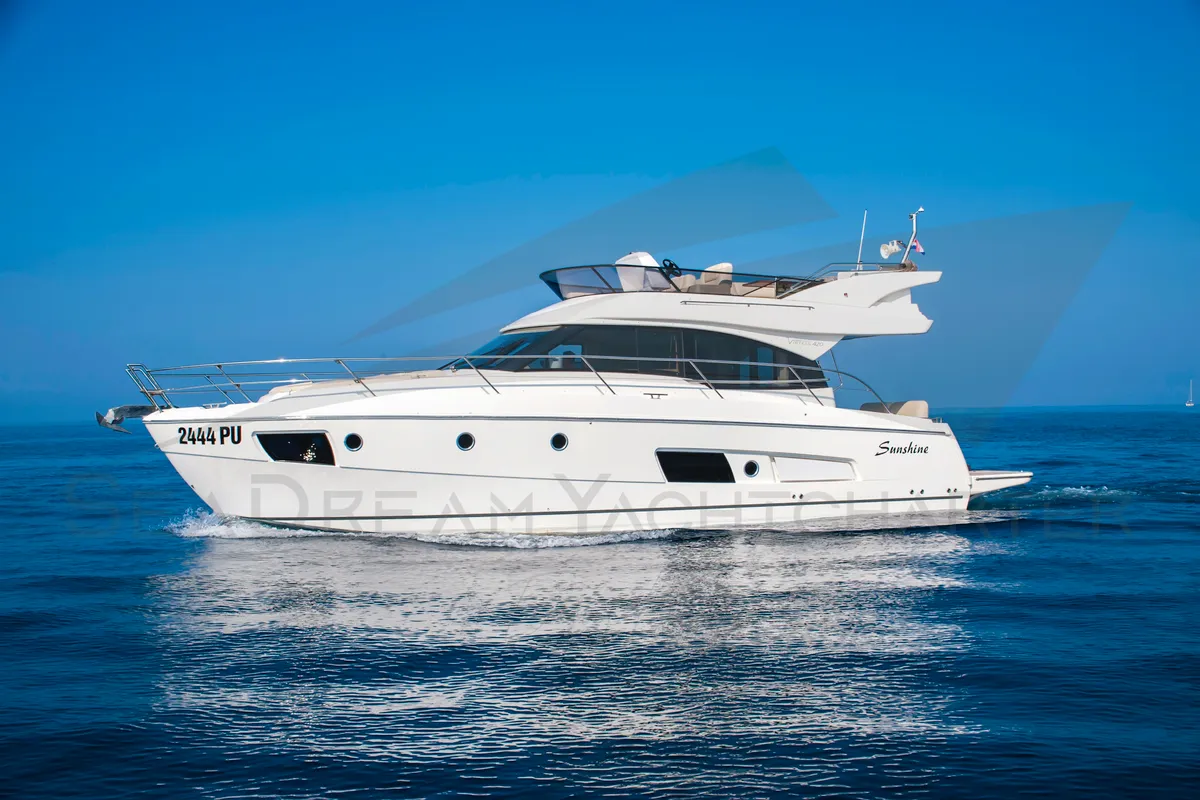 Exterior view of SUNSHINE, a Bavaria Virtess 420 Fly motorboat at Općina Sukošan, Croatia