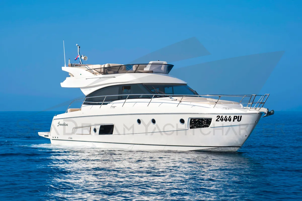 Exterior view of SUNSHINE, a Bavaria Virtess 420 Fly motorboat at Općina Sukošan, Croatia