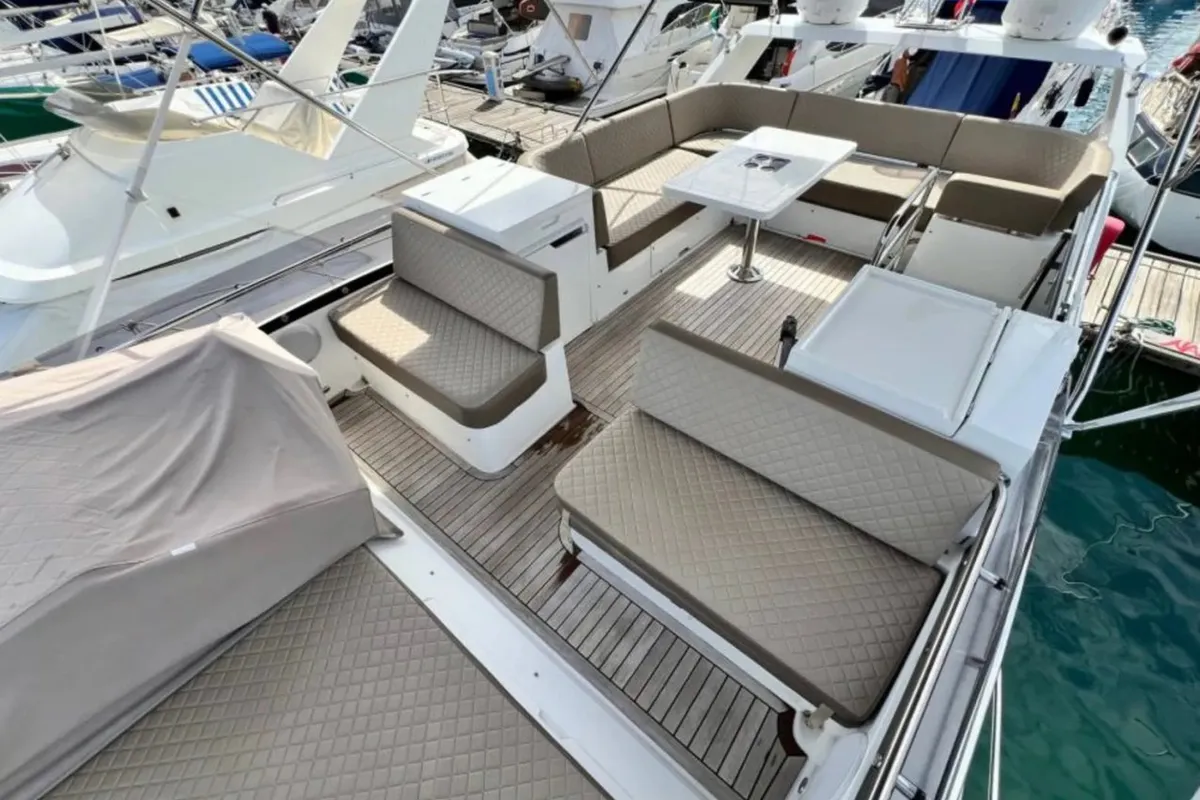 Minesa, a Galeon 420 Fly motor yacht at Punat, Croatia