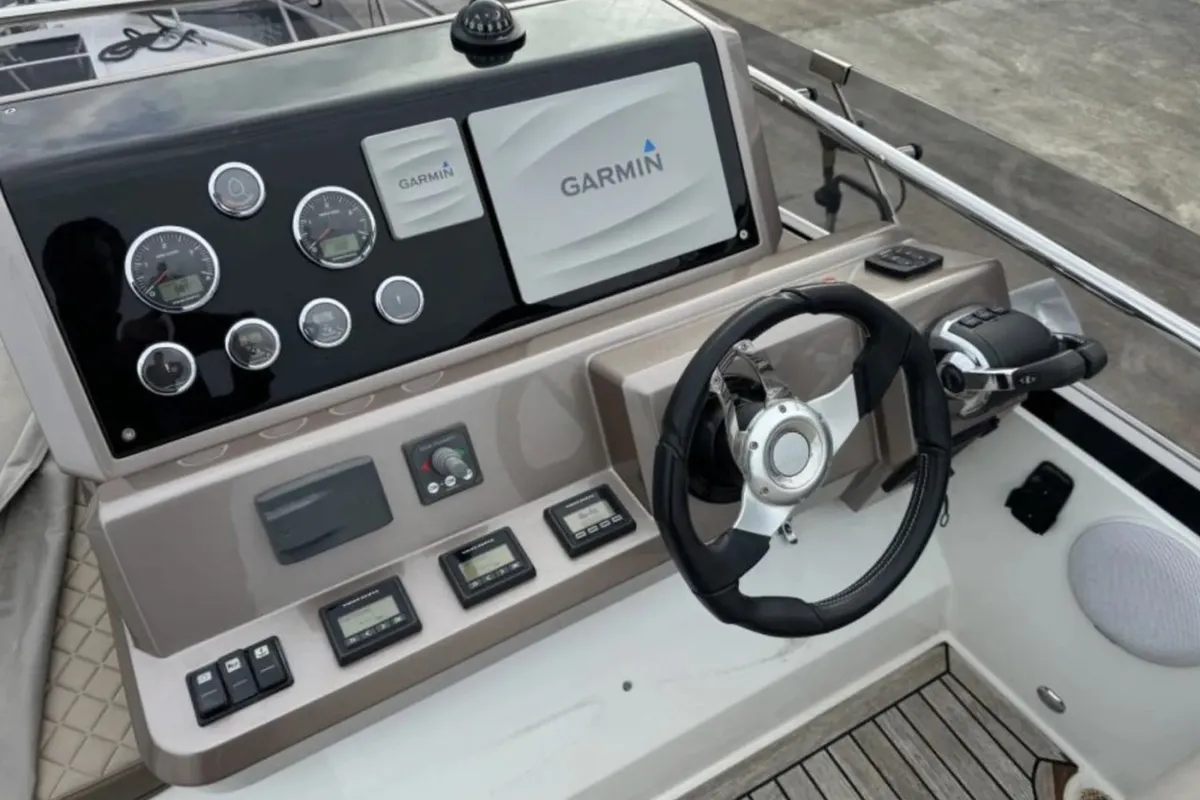 Minesa, a Galeon 420 Fly motor yacht at Punat, Croatia