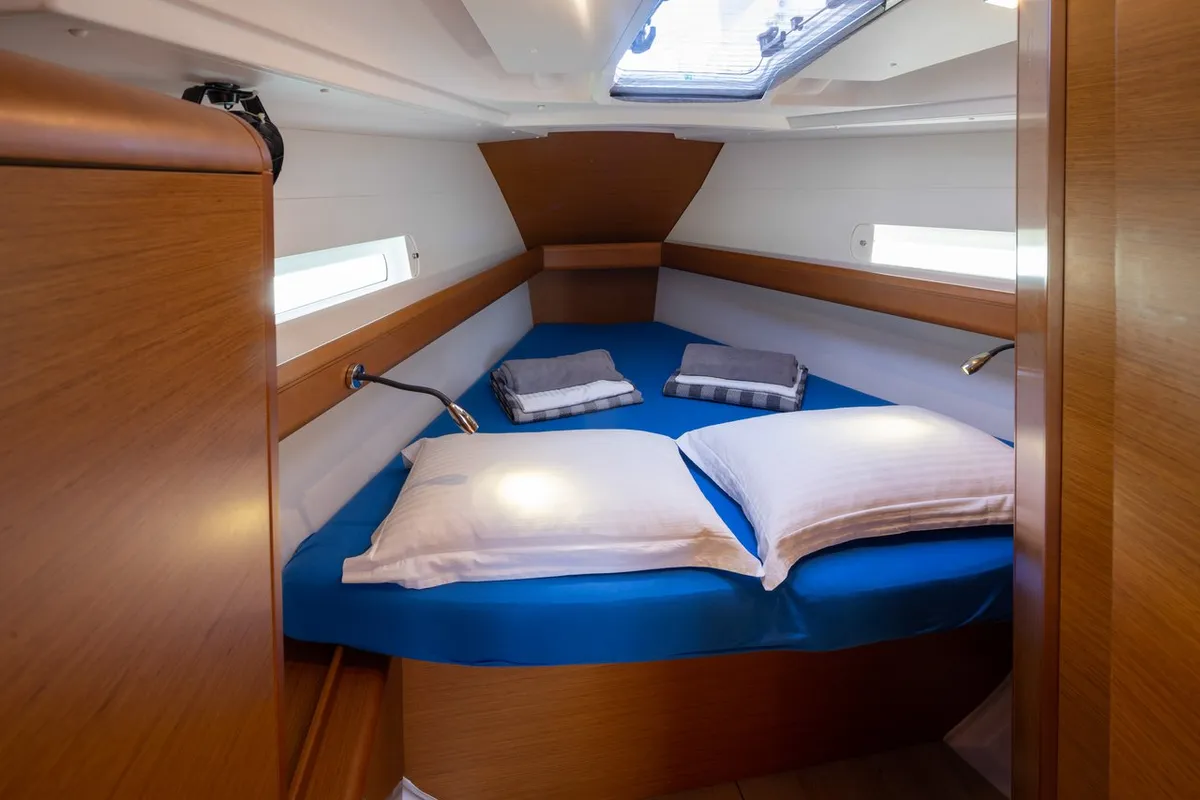 Cabin on Nirikos, a Jeanneau Sun Odyssey 419 sailboat at Municipal Unit of Lefkada, Greece