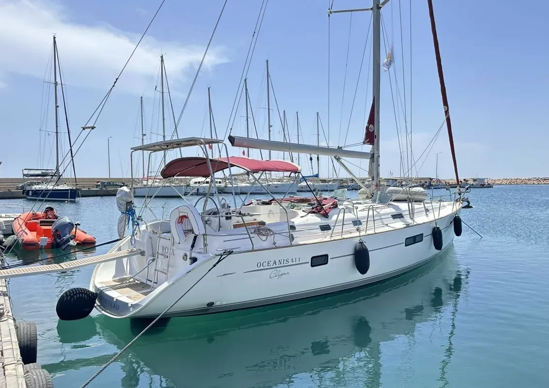 Cabin on Rota, a Beneteau Oceanis 411 sailboat at Sami, Greece