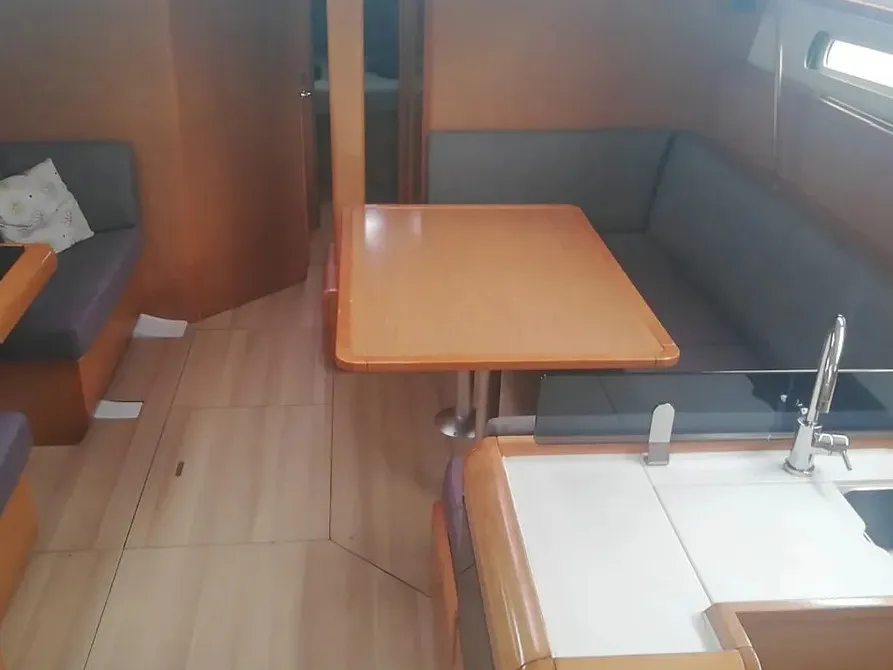 Salon of Tessie, a Jeanneau Sun Odyssey 439 sailboat at Volos Municipality, Greece