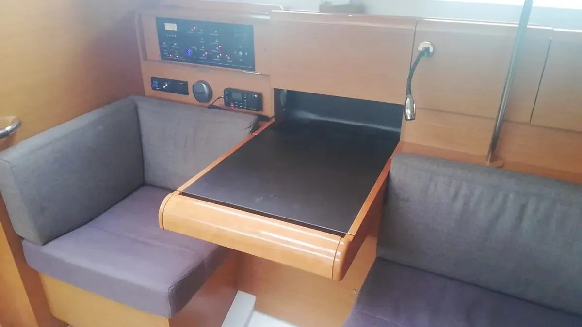 Salon of Tessie, a Jeanneau Sun Odyssey 439 sailboat at Volos Municipality, Greece