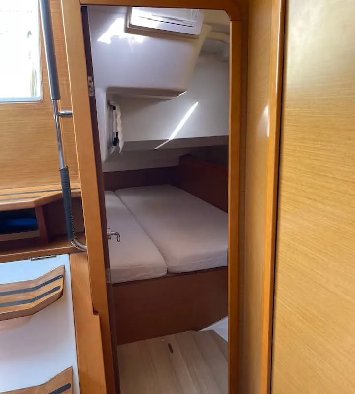 Tessie, a Jeanneau Sun Odyssey 439 sailboat at Volos Municipality, Greece