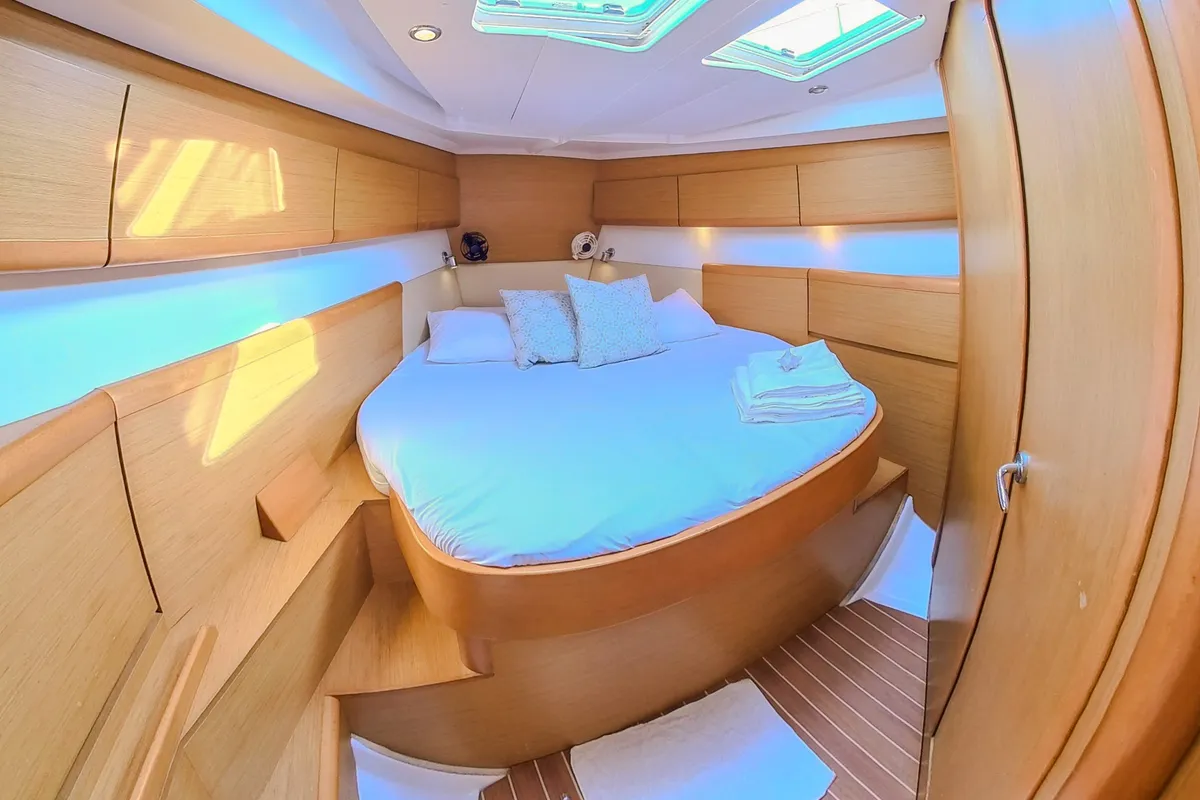 Cabin on Guji, a Jeanneau Sun Odyssey 44 i sailboat at Isla Aguja Cabins San Blas, Panama