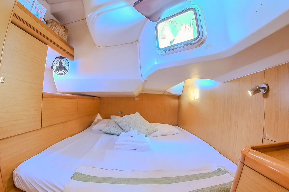 Cabin on Guji, a Jeanneau Sun Odyssey 44 i sailboat at Isla Aguja Cabins San Blas, Panama