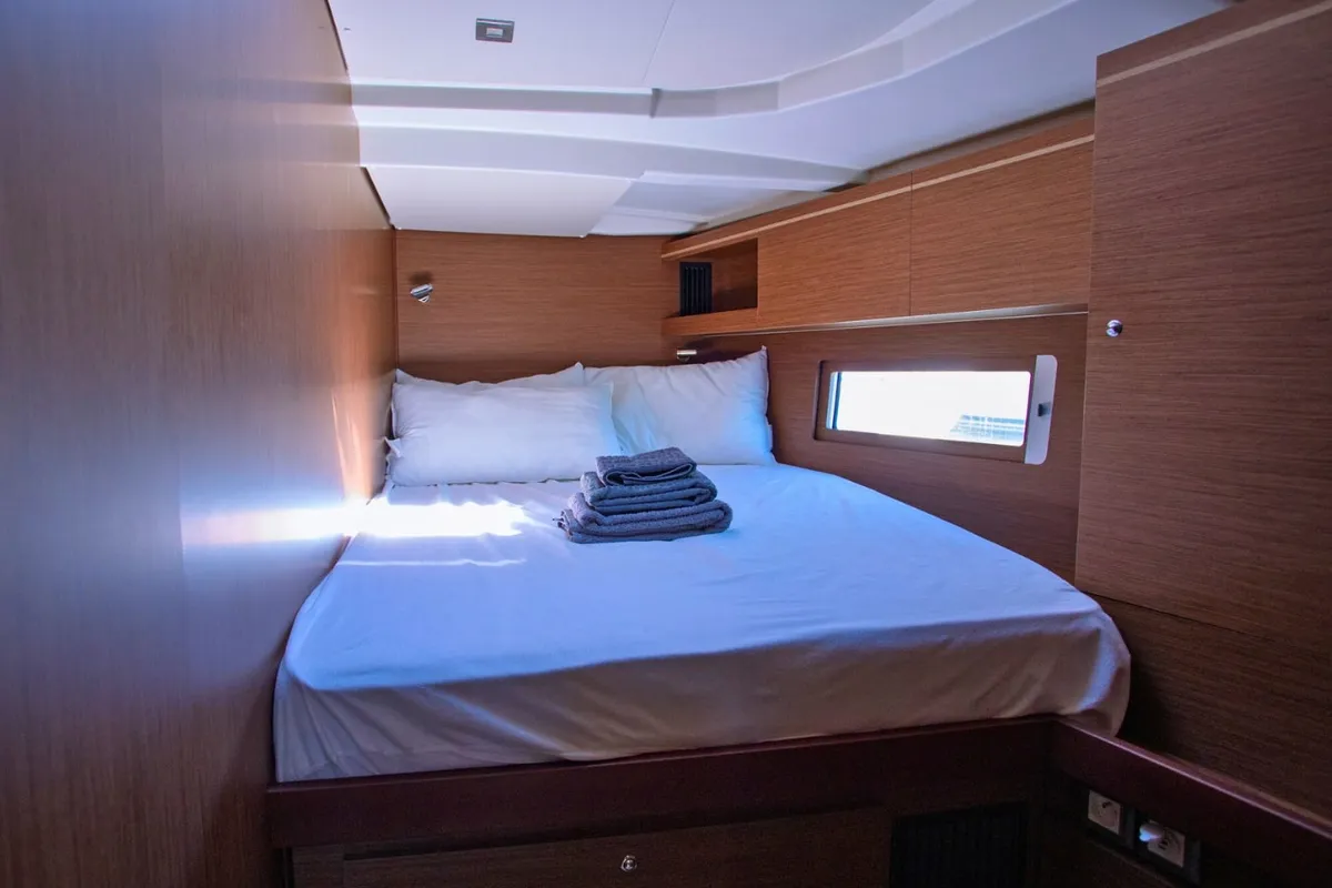 Cabin on Le Streghe, a Beneteau Oceanis 51.1 sailboat at Tonnarella, Italy