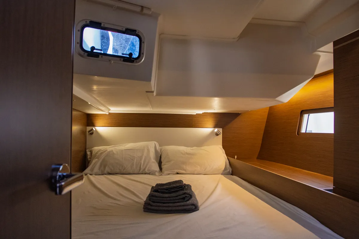 Cabin on Le Streghe, a Beneteau Oceanis 51.1 sailboat at Tonnarella, Italy