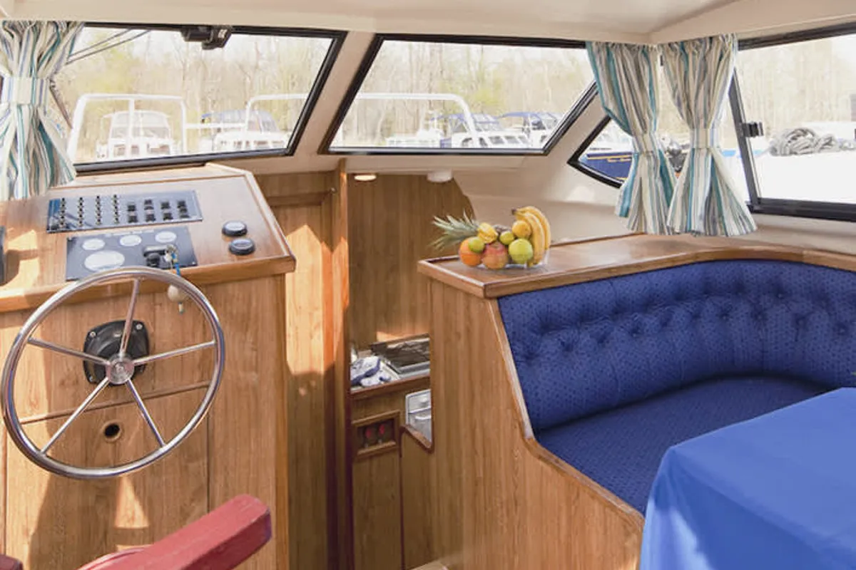 Cockpit of Royal Classique - Comfort 6, a Cygnet Royal Classique motorboat at Saint-Gilles, France