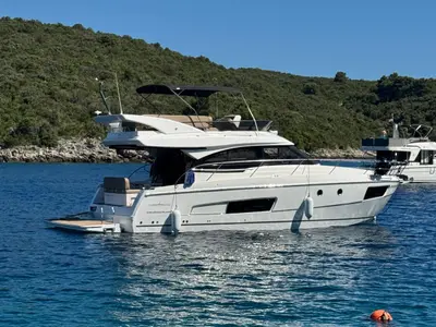 Lana, a Bavaria Virtess 420 Fly motor yacht at Grad Trogir, Croatia