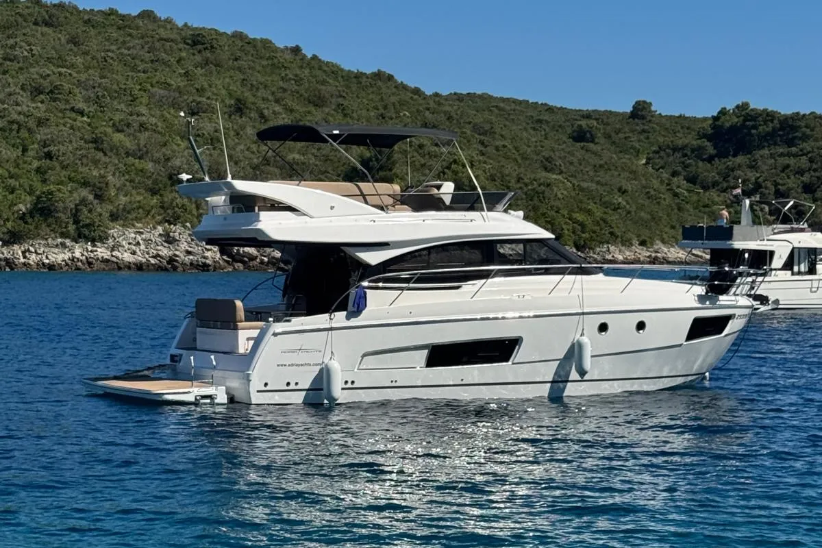 Lana, a Bavaria Virtess 420 Fly motor yacht at Grad Trogir, Croatia