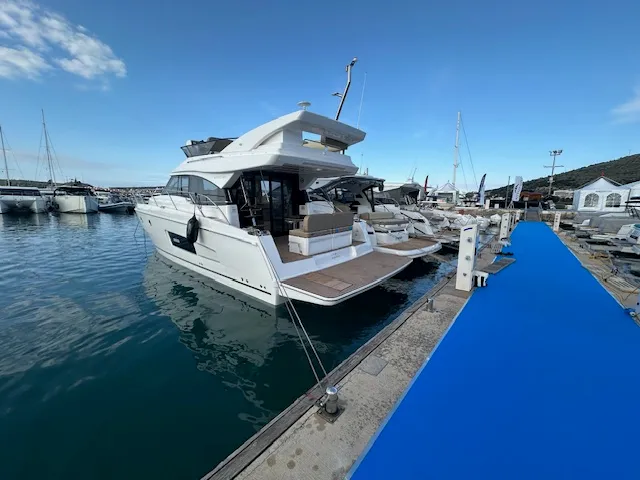 Lana, a Bavaria Virtess 420 Fly motor yacht at Grad Trogir, Croatia
