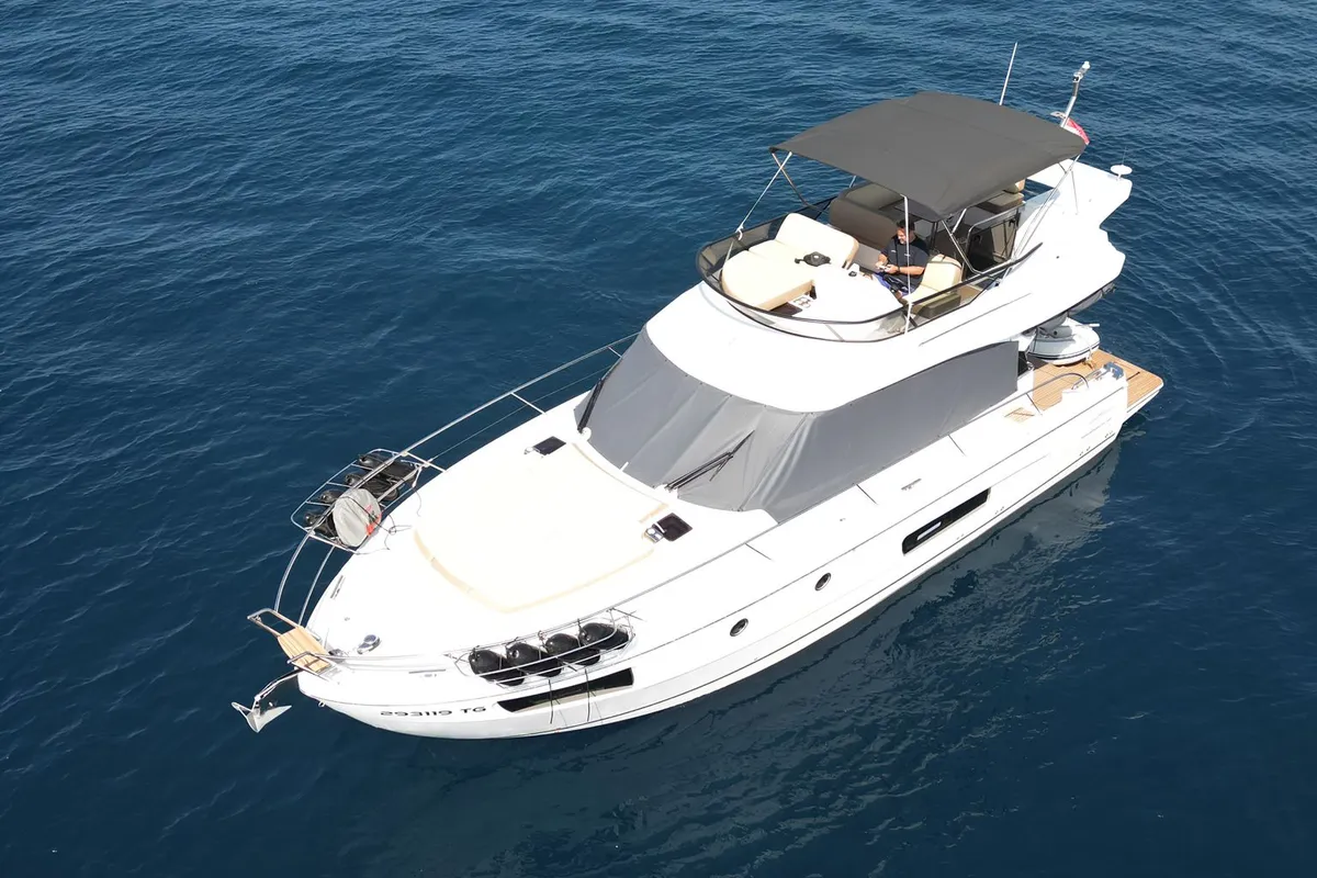 Lana, a Bavaria Virtess 420 Fly motor yacht at Grad Trogir, Croatia