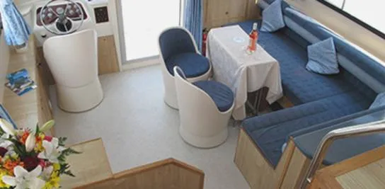 Salon of Calypso - Comfort 7, a Cygnet Calypso motorboat at Hesse, France
