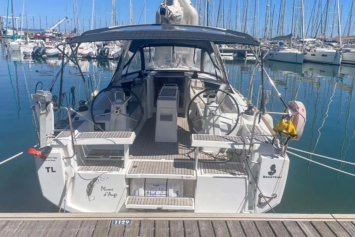 Exterior view of Plume d'Ange, a Beneteau Oceanis 35.1 sailboat at Hyères, France
