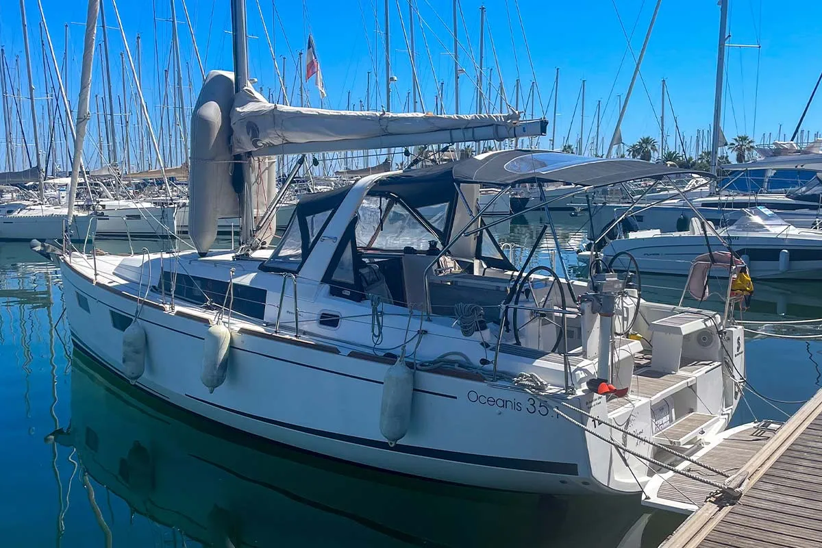 Exterior view of Plume d'Ange, a Beneteau Oceanis 35.1 sailboat at Hyères, France