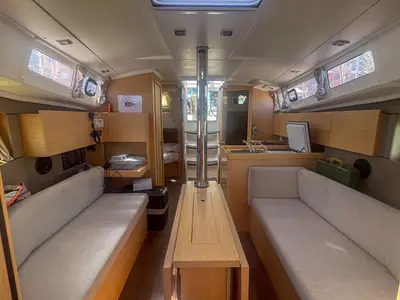 Salon of Plume d'Ange, a Beneteau Oceanis 35.1 sailboat at Hyères, France