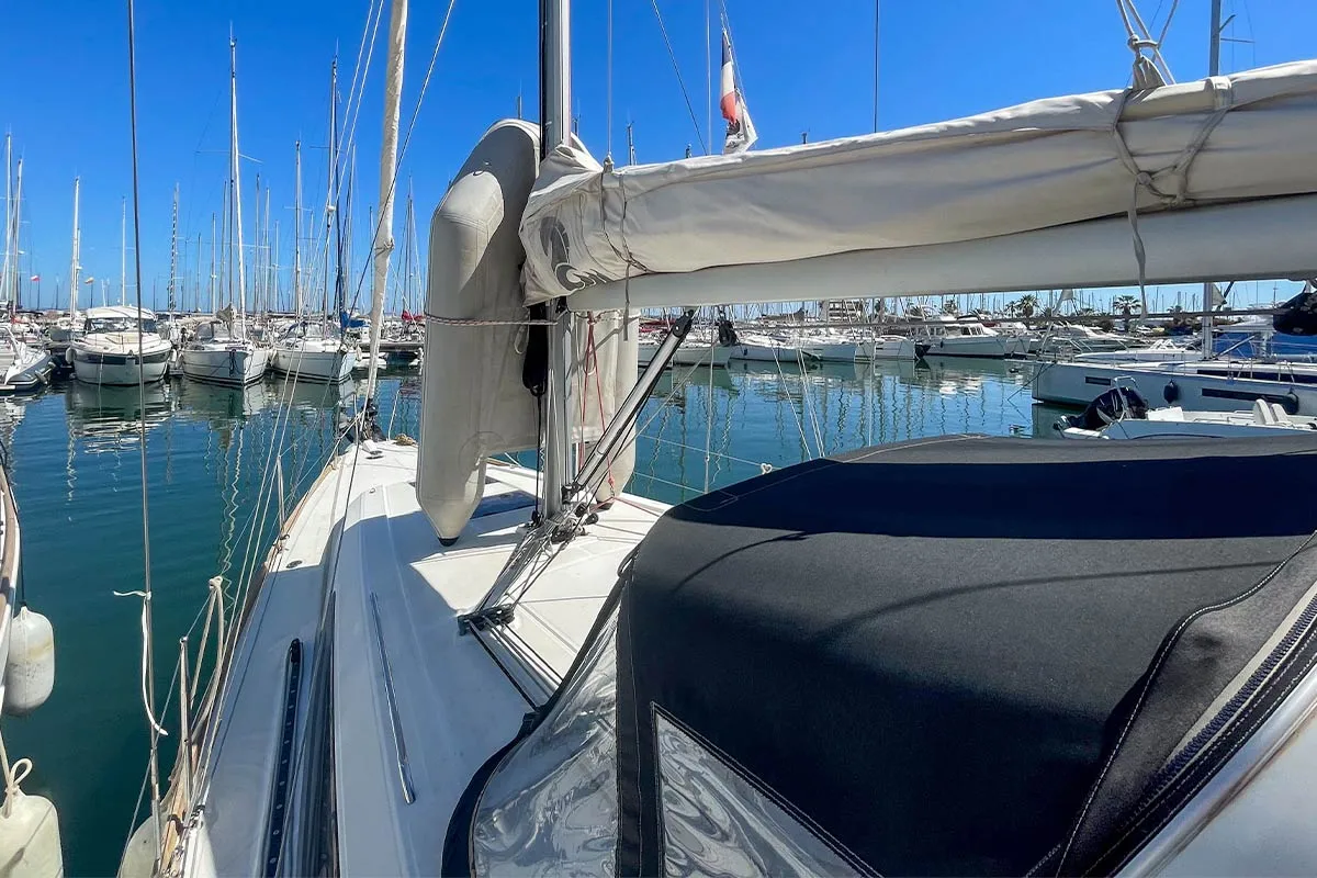 Exterior view of Plume d'Ange, a Beneteau Oceanis 35.1 sailboat at Hyères, France