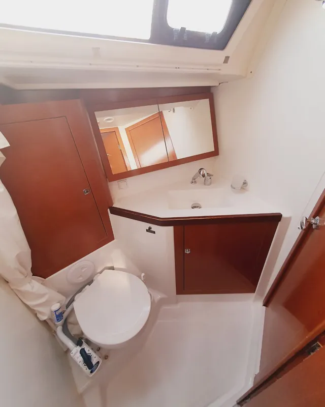 Head on Mediterraneo, a Beneteau Oceanis 45 sailboat at Grad Pula, Croatia
