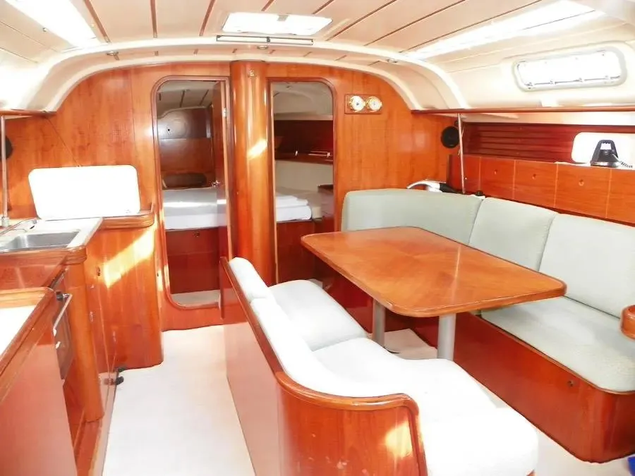Salon of Xanemo, a Beneteau Oceanis 440 sailboat at Volos Municipality, Greece