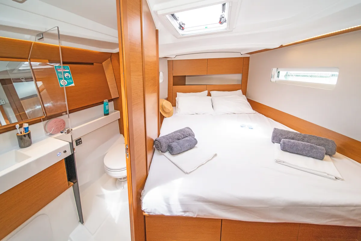 Cabin on Naias, a Jeanneau Sun Odyssey 410 sailboat at Kontokali, Greece