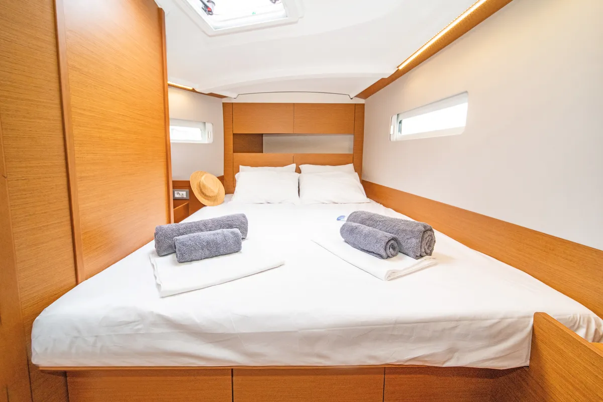Cabin on Naias, a Jeanneau Sun Odyssey 410 sailboat at Kontokali, Greece