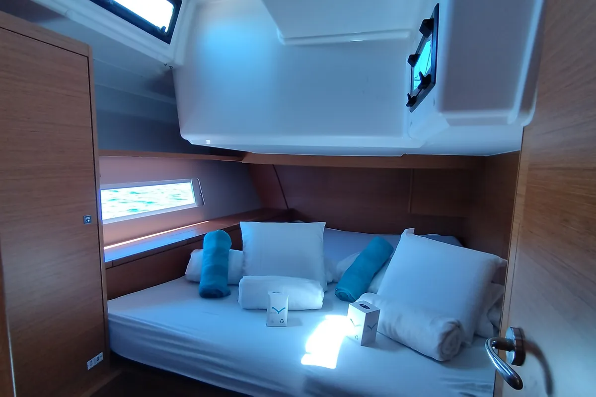 Cabin on Weasley, a Dufour 470 sailboat at Olbia, Italy