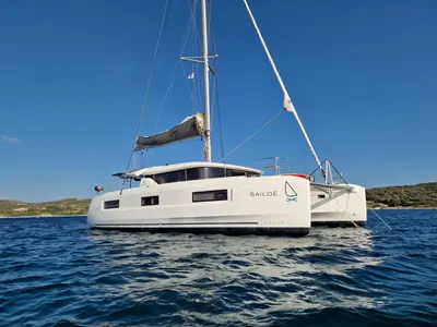 Divan, a Lagoon 46 catamaran at Pianottoli-Caldarello, France