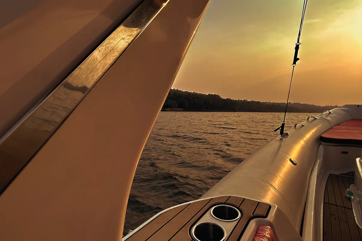 Deck of Moorings 464PC/10 Club, a Zodiac Medline 7.5 motorboat at Panaji, India