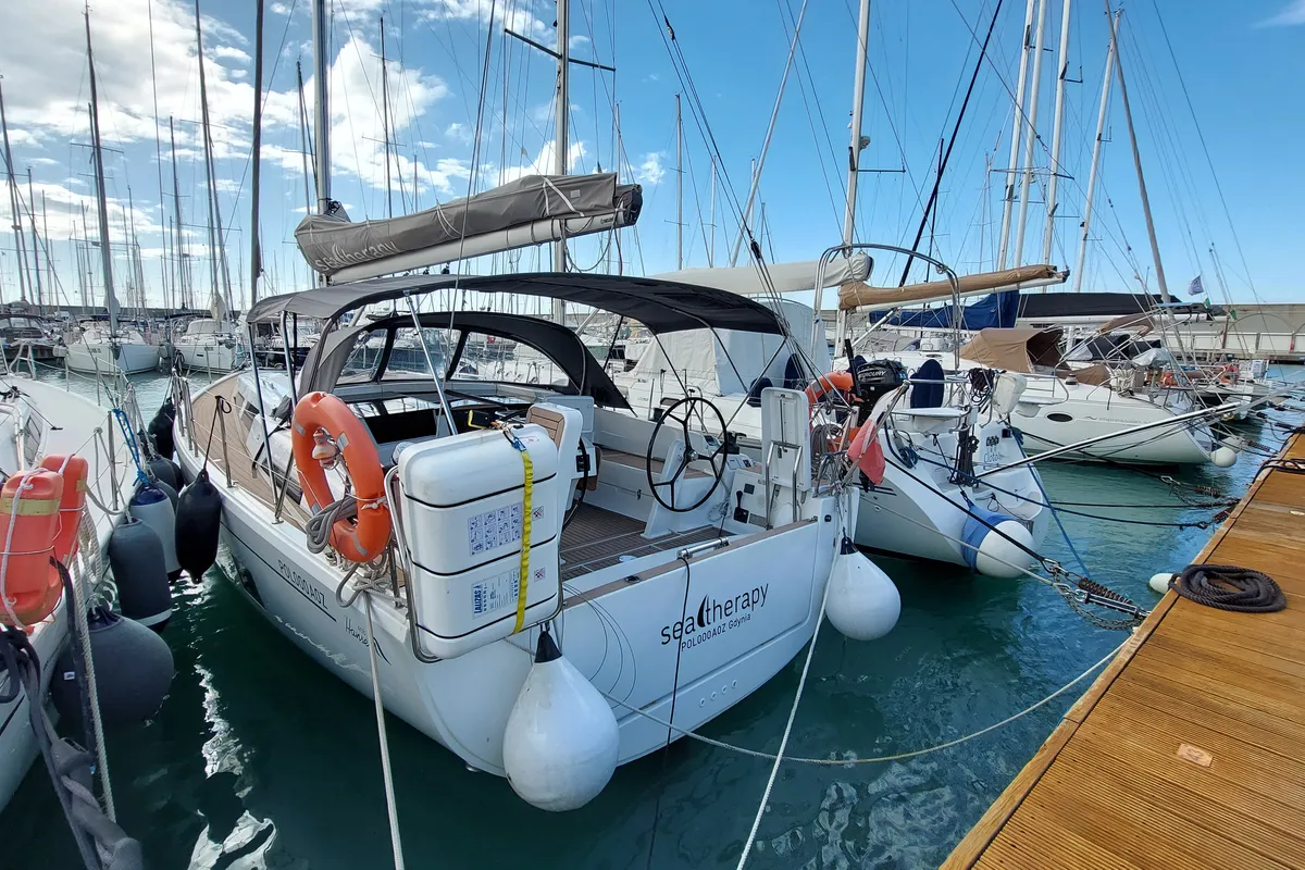 Deck of Seatherapy, a Hanse 418 sailboat at Rosignano Solvay, Italy