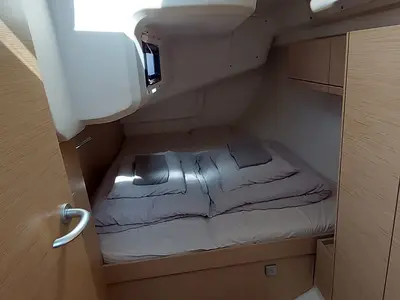 Cabin on Seatherapy, a Hanse 418 sailboat at Rosignano Solvay, Italy